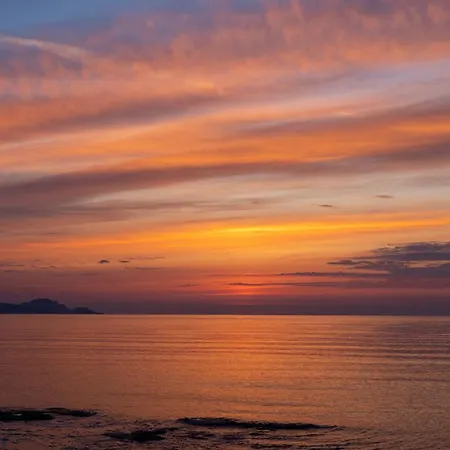 6 Pers A 30m De La *