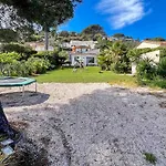 6 Pers à 30m De La *