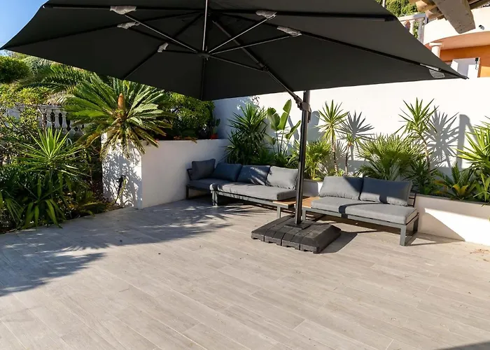 6 Pers A 30m De La *